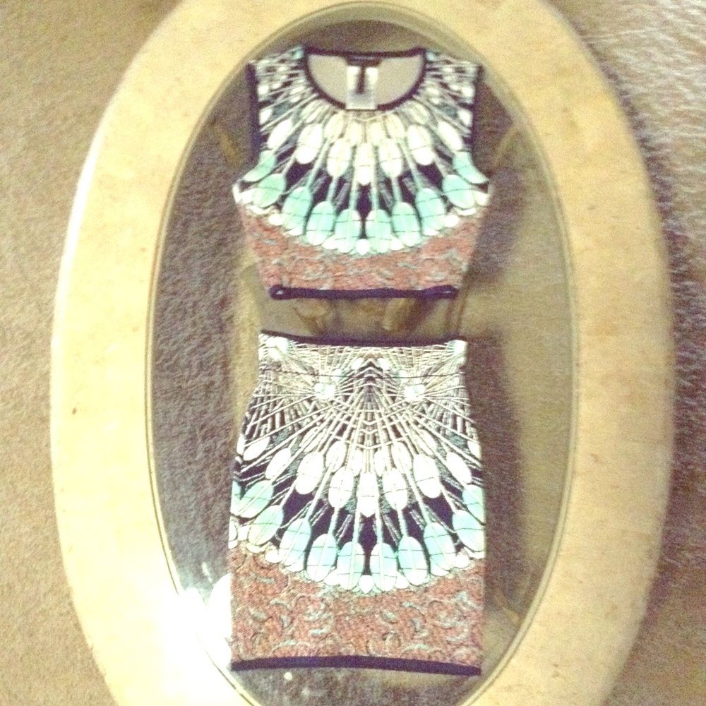 2piece set, crop top and power skirt